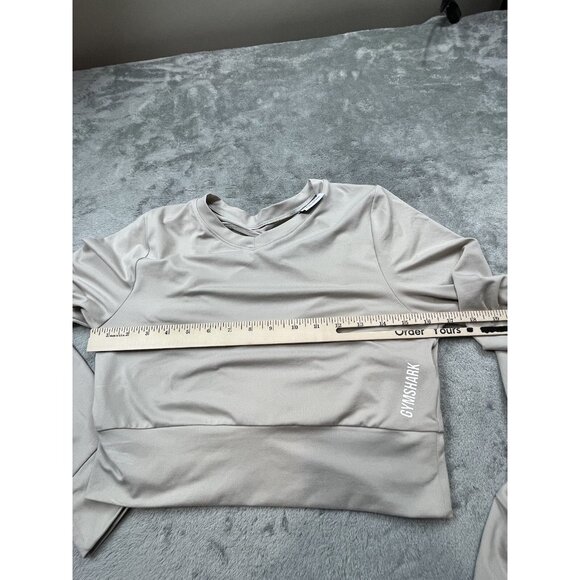 Gymshark Crop Top Womens Medium Ivory Long Sleeve Open Back Thumb Holes Workout - Picture 4 of 8